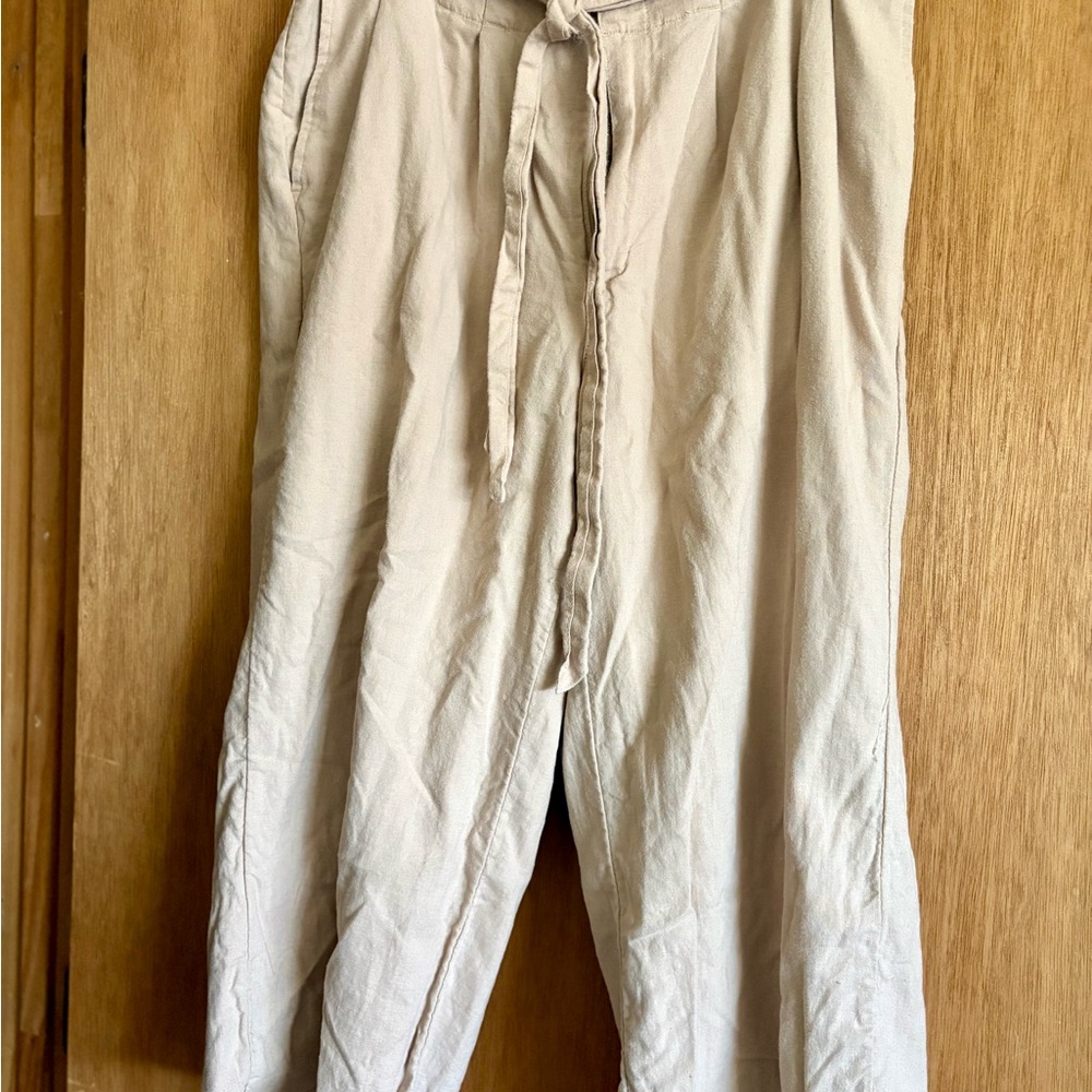 The Limited women’s Tan Capris